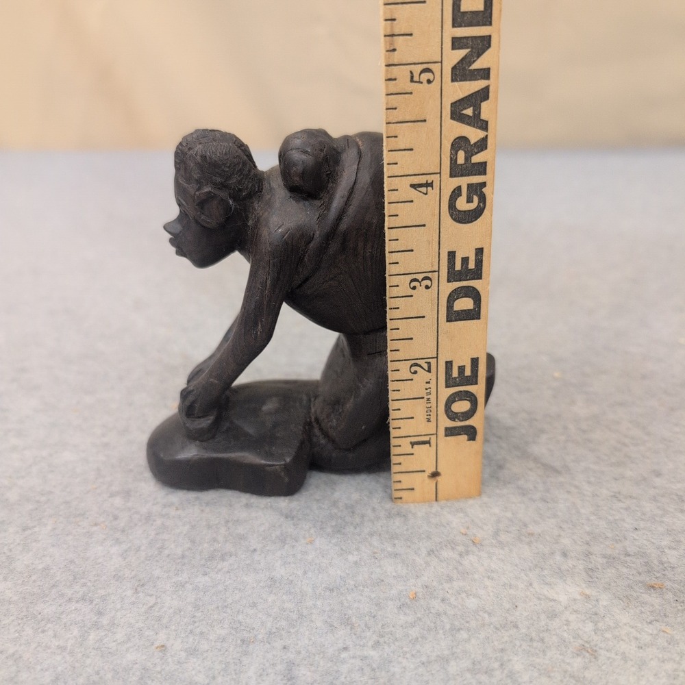 Vintage Hand Carved Dark Wood African Figure Kneeling Woman Grinding with Baby - Picture 6 of 7